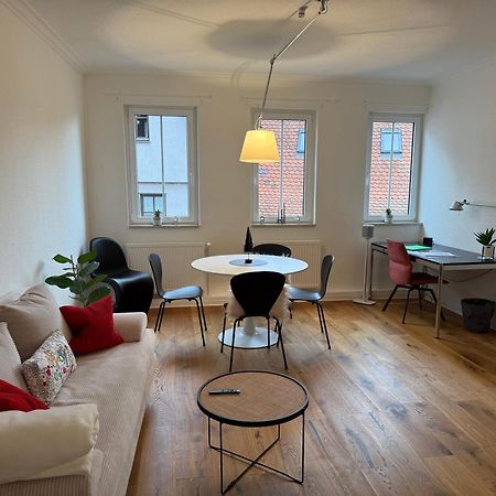 Stylisches Apartment Mit Grossem Tageslichbad Am Marktplatz Leonberg Extérieur photo