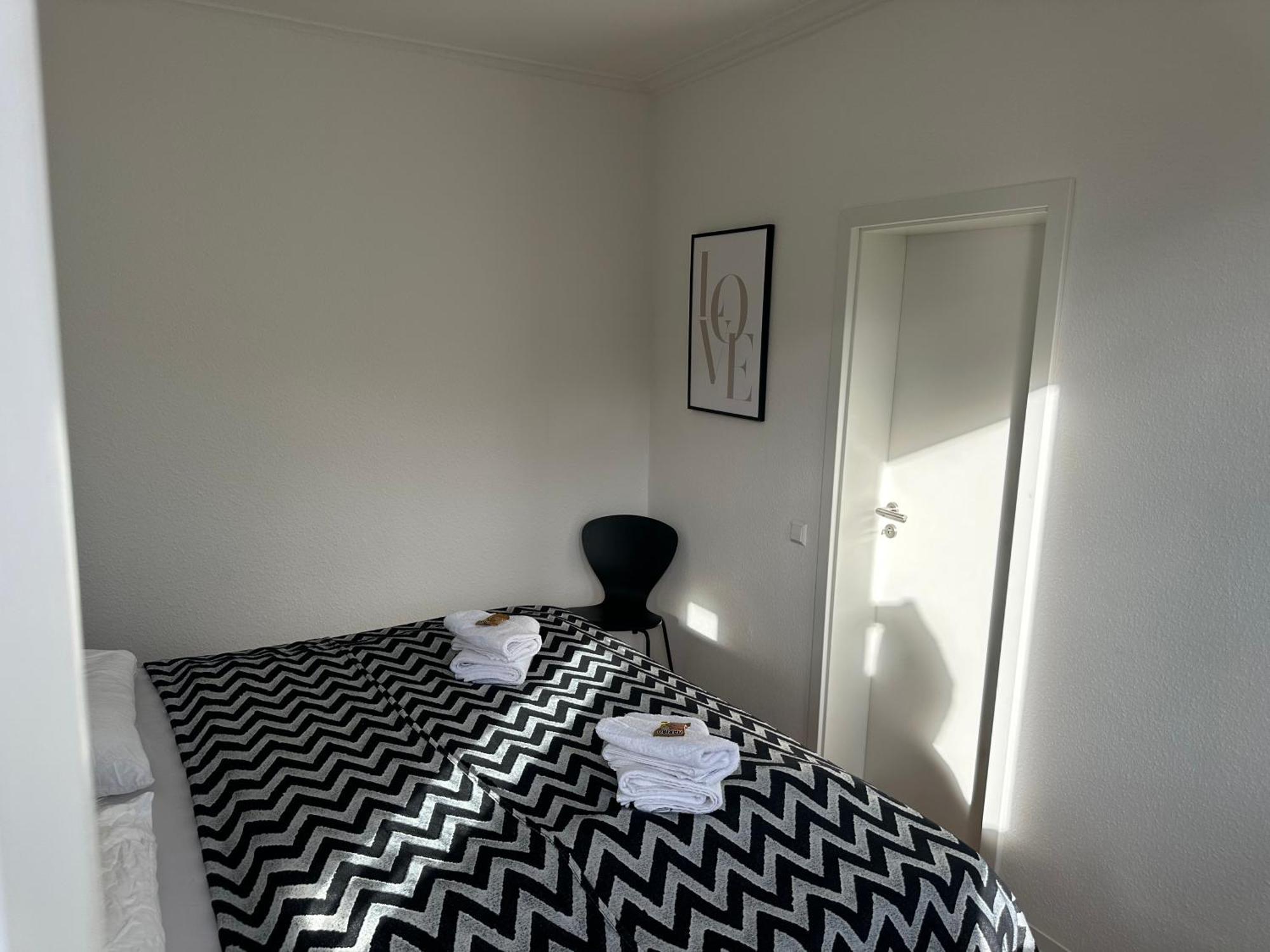 Stylisches Apartment Mit Grossem Tageslichbad Am Marktplatz Leonberg Extérieur photo