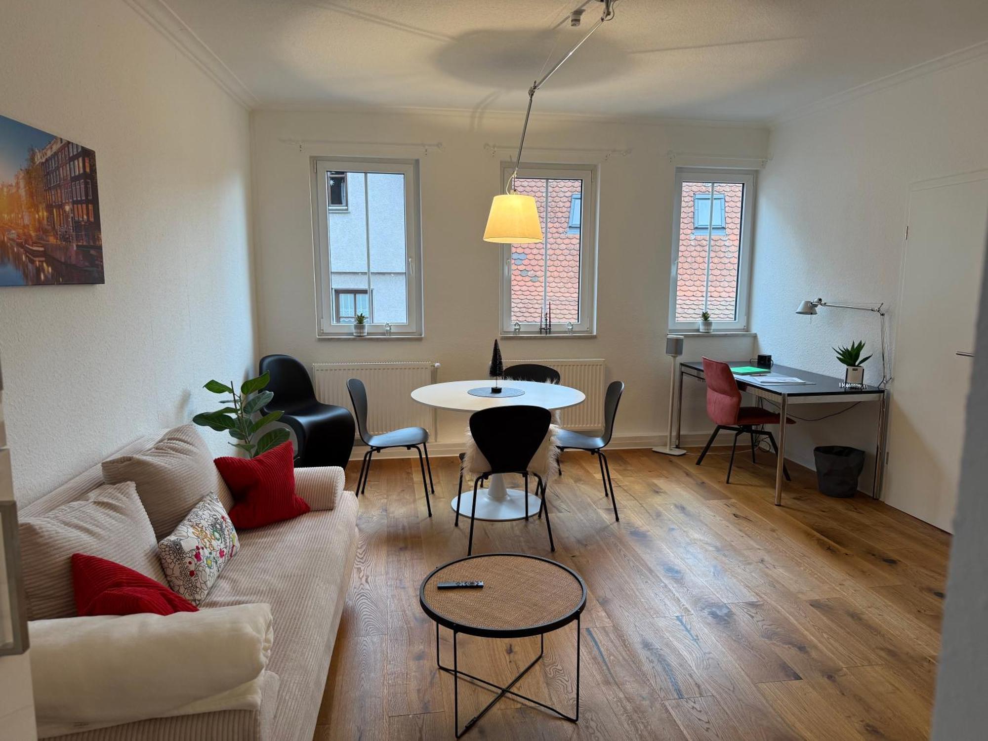 Stylisches Apartment Mit Grossem Tageslichbad Am Marktplatz Leonberg Extérieur photo