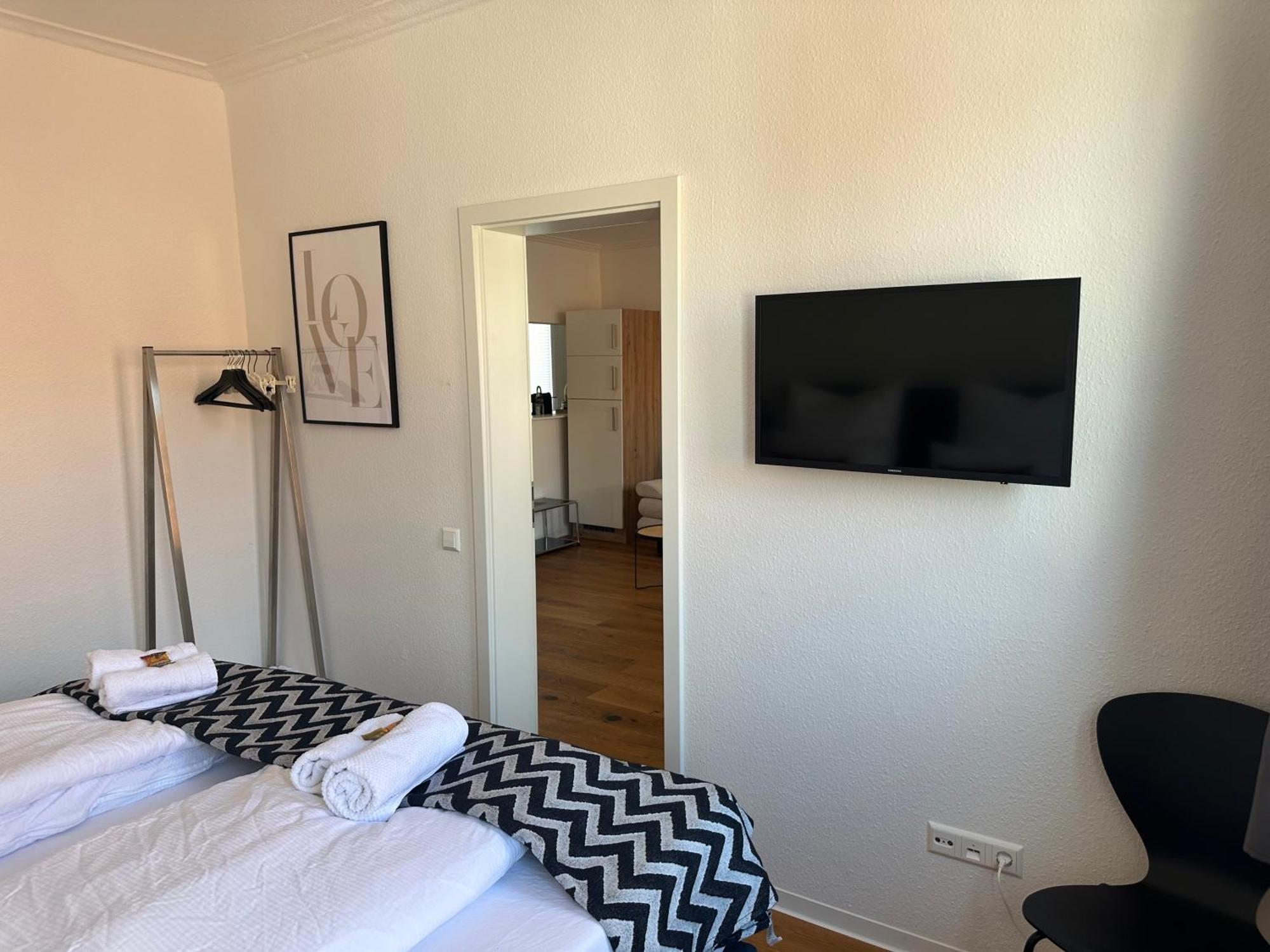 Stylisches Apartment Mit Grossem Tageslichbad Am Marktplatz Leonberg Extérieur photo