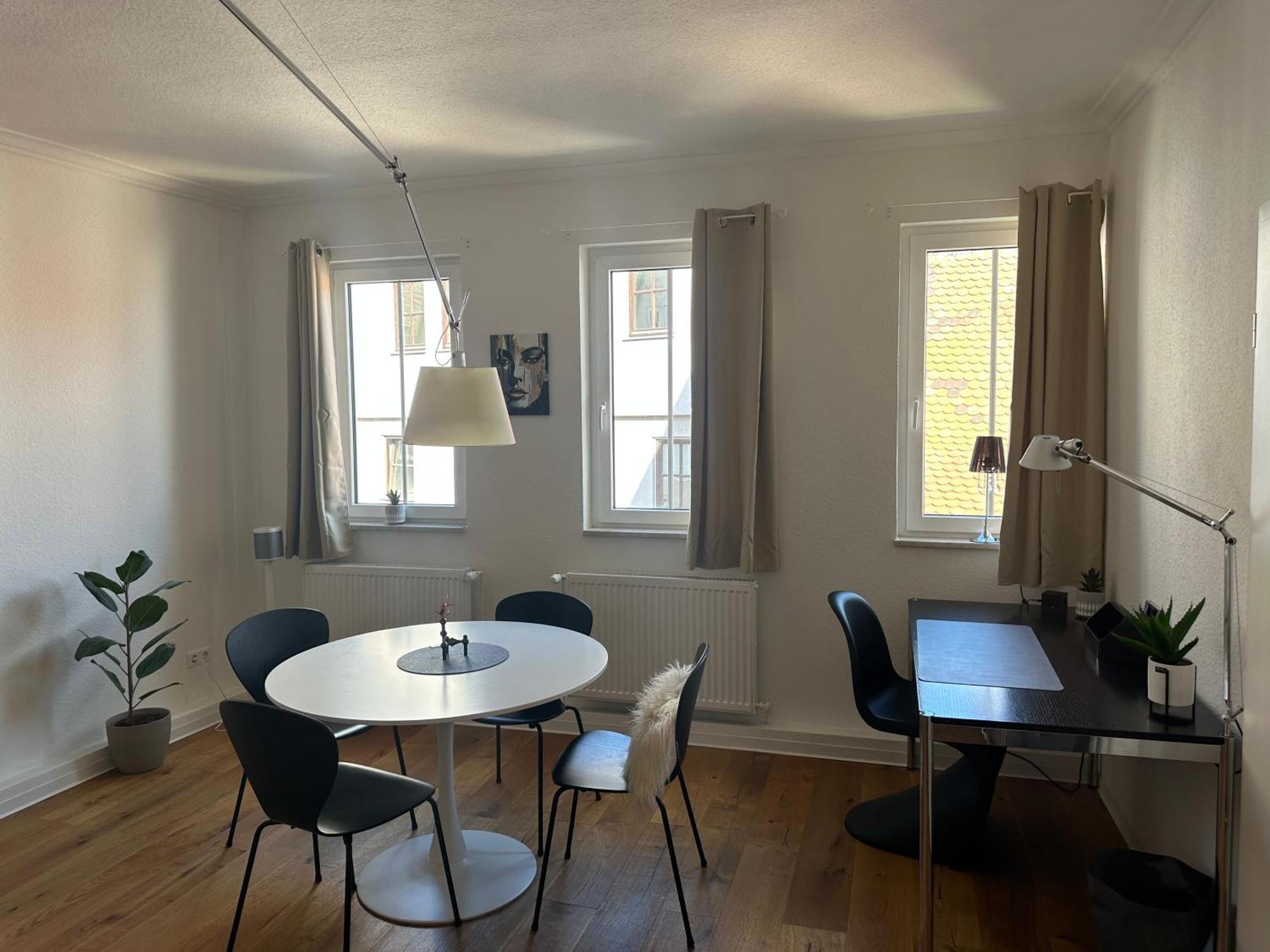 Stylisches Apartment Mit Grossem Tageslichbad Am Marktplatz Leonberg Extérieur photo